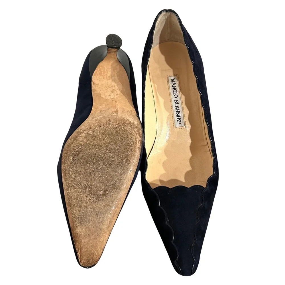 Manolo Blahnik Scalloped Navy Suede Pointed Toe Kitten Heel Pumps 37 7 Old Money